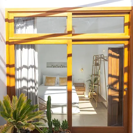 Charming House With Rooftop Pool