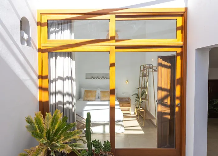 Charming House With Rooftop Pool