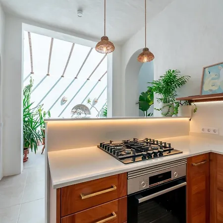 Charming House With Rooftop Pool Holiday home *