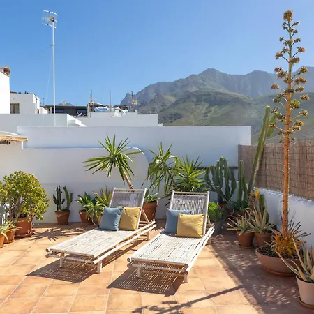 Charming House With Rooftop Pool * Agaete (Gran Canaria)