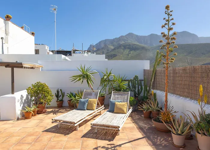 Charming House With Rooftop Pool * 아게이크