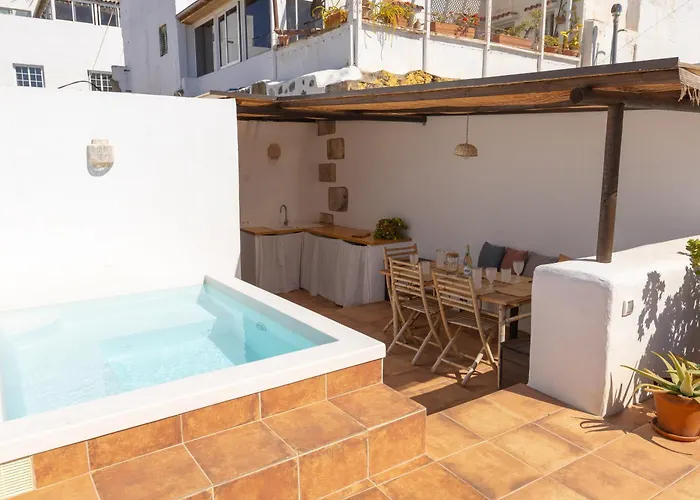 Charming House With Rooftop Pool Feriehus *