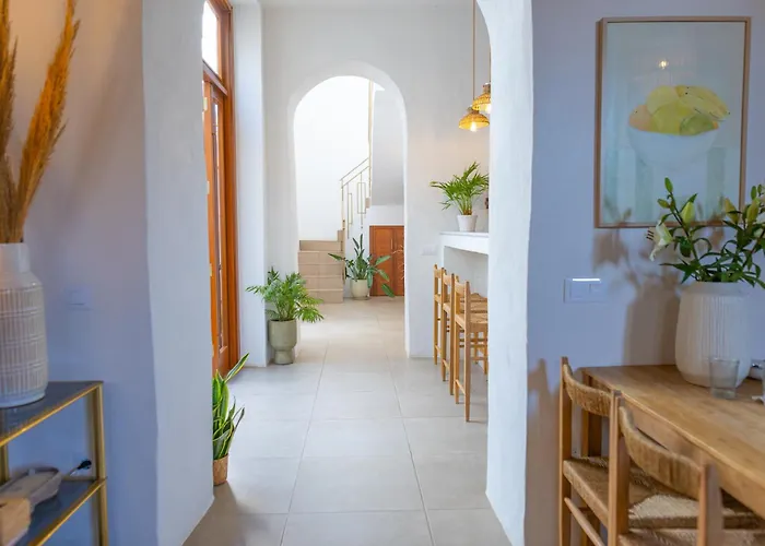 Charming House With Rooftop Pool 펜션 아게이크