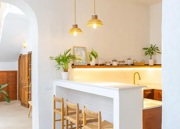 Charming House With Rooftop Pool 펜션