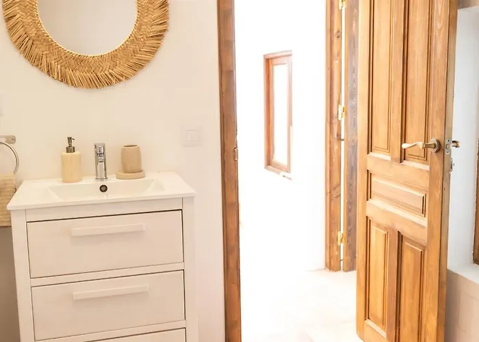 Charming House With Rooftop Pool