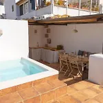 Charming House With Rooftop Pool 別荘 *