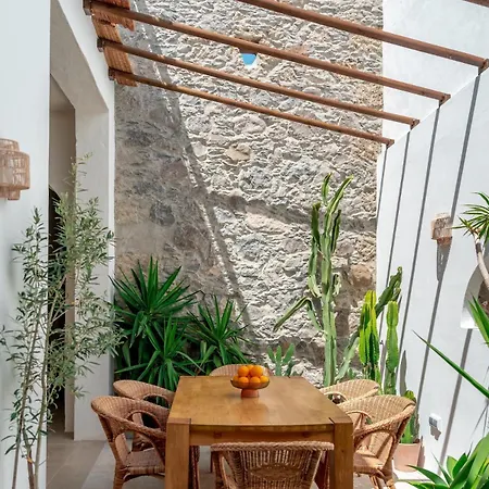 Charming House With Rooftop Pool Дом отдыха *