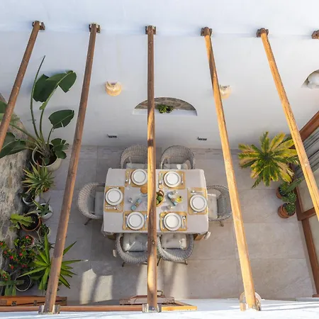Charming House With Rooftop Pool * アガエテ